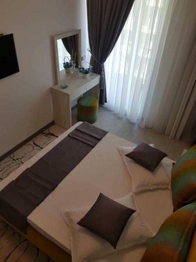 Ranya Apartments Alezzi Beach Resort Năvodari Exterior foto